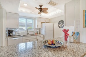 Kitchen - Fully equipped with all the large and small appliances you need!