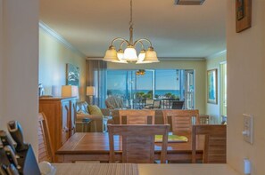 Amazing Views of the Gulf - Pass Through from kitchen to dining area.