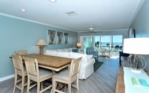 Dining Area - Seating for 6