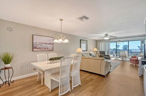 Look Through - Gulf & Siesta Key Beach views throughout