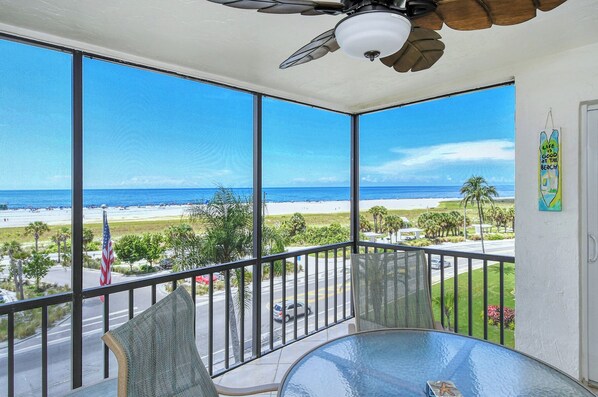 Lanai View - Views of the Gulf of Mexico and Siesta Key Beach.