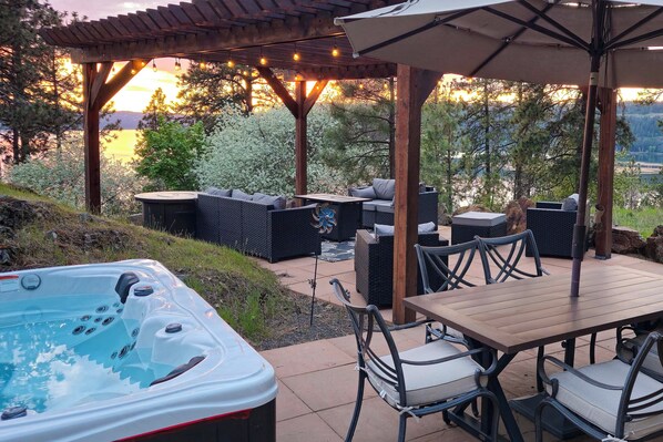 Harrison Vacation Rental | 2BR | 1BA | 900 Sq Ft | Exterior Stairs Required