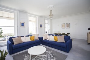 Living Room / Lounge