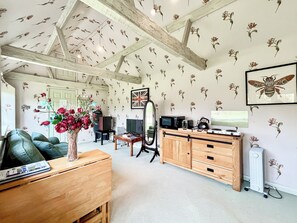 Open plan living space | Cottage 3 - Oaklands Farm, East Tytherley