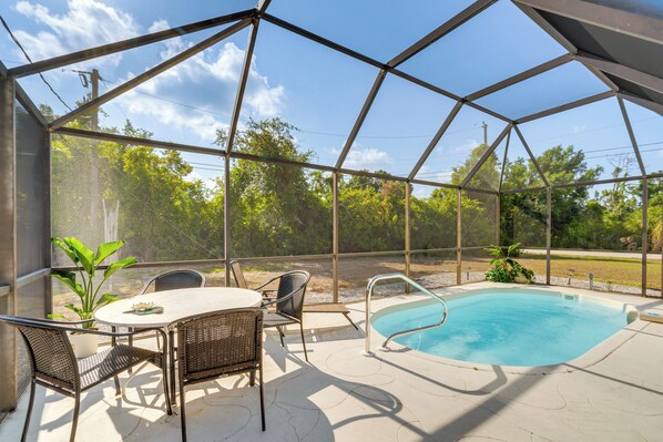 Port Charlotte Vacation Rental | 2BR | 2BA | 1 Step to Enter | 1,308 Sq Ft