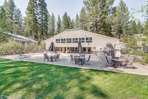 Seasonal Outdoor Pool | Forest Pines Community