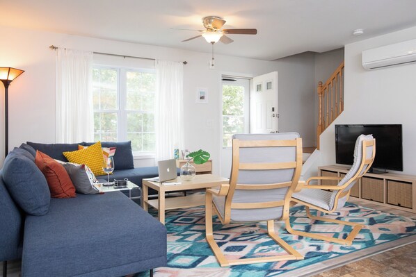 Vineyard Haven Vacation Rental | 2BR | 2BA | Stairs Required | 960 Sq Ft