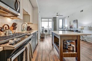 Buckhead Atlanta 2 Bedroom Kitchen