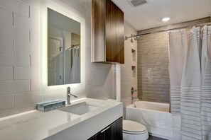 Buckhead Atlanta 1 Bedroom Bathroom