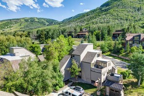 Just minutes to mountain activities, restaurants and more!