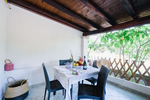 Outdoor dining