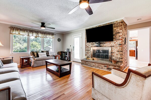 Stonecrest Vacation Rental | 3BR | 3BA | 2,434 Sq Ft | Stairs to Enter