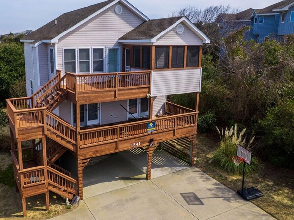 Find your Outer Banks escape at this sunny 4-Bedroom, 3-Bathroom paradise located in Duck.