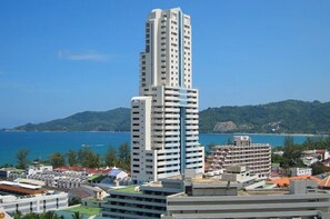 Sea view apartment with jacuzzi at Patong Tower (12440)