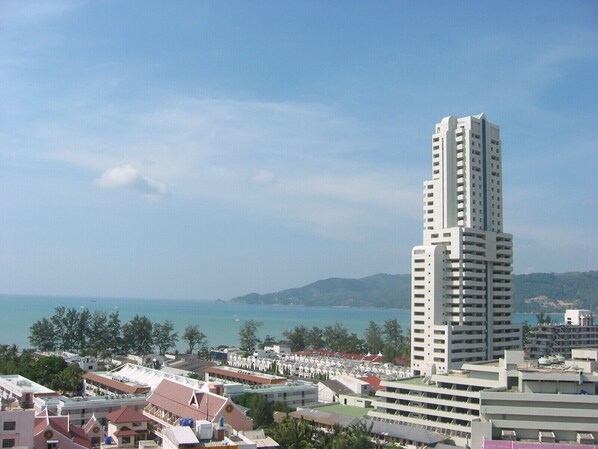 Prime location near the beach, market & nightlife (12286)