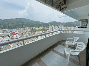 Prime location near the beach, market & nightlife (12284)