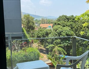 Bright Rawai studio- Condo with pool & parking (11984)