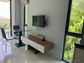 Bright Rawai studio- Condo with pool & parking (11986)