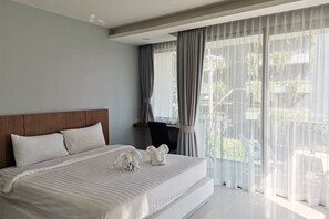 Bright Rawai studio- Condo with pool & parking (12003)