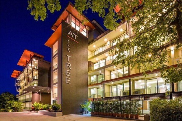 Bright Rawai studio- Condo with pool & parking (11981)