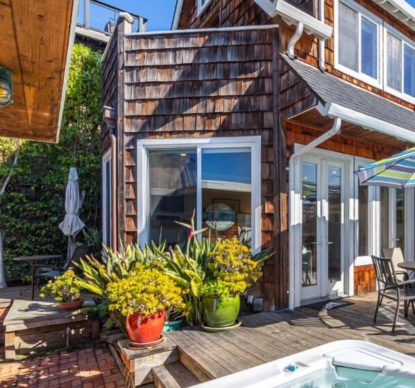 Experience the allure of this Santa Cruz escape, nestled near the Santa Cruz Harbor.