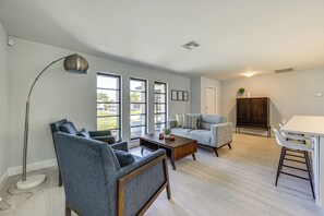 Sitting Room | Queen Murphy Bed