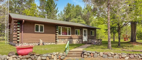 Conover Vacation Rental | 3BR | 1BA | 992 Sq Ft | Stairs to Enter