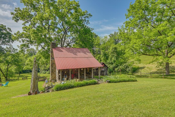 Woolwine Vacation Rental | 1BR | 1BA | 1,200 Sq Ft | Stairs Required