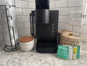 Keurig with starter set of pods and tea bags