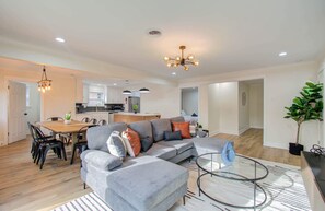 This spacious open-concept layout makes for easy entertaining, whether you’re enjoying a meal at the dinner table, cooking in the kitchen, or relaxing in the living room!