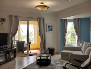 Living room with access to the balcony