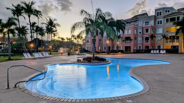 Enjoy the evening atmosphere around the pool