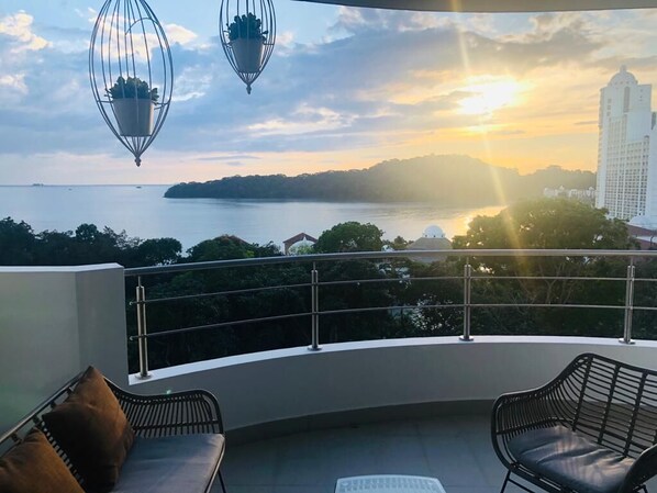 05 Balcony