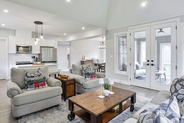 Huron Family Room-Kitchen