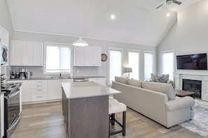 Woodmere Kitchen-Family Room