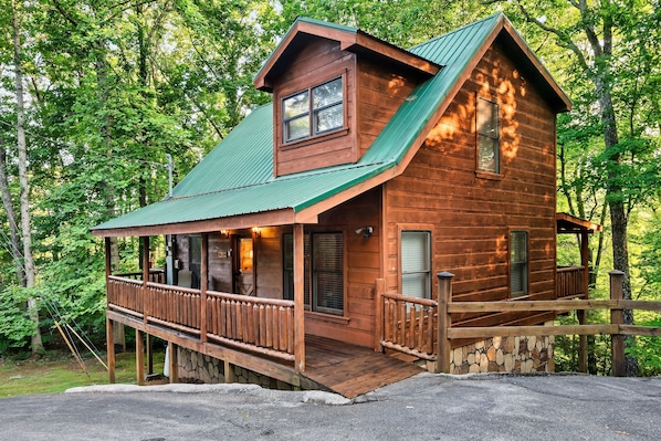 Front of cabin from parking area. Wheelchair accessible with no steps!