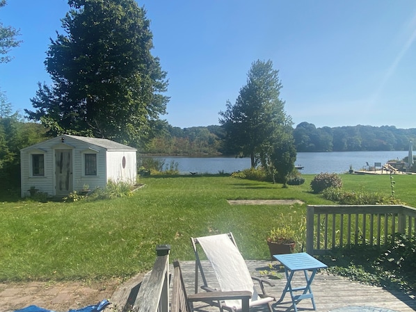 Lakefront Cottage   quiet