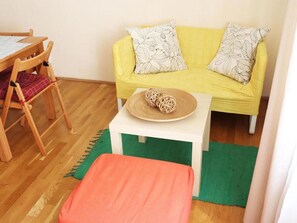 Möbel, Komfort, Tabelle, Holz, Fussboden, Flooring, Kissen, Gebäude, Wohnzimmer, Stuhl