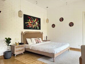 Spacious Kind size bed in the master bedroom 