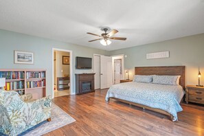 Get a good night's sleep in this private room & wake up to the sun shining in.