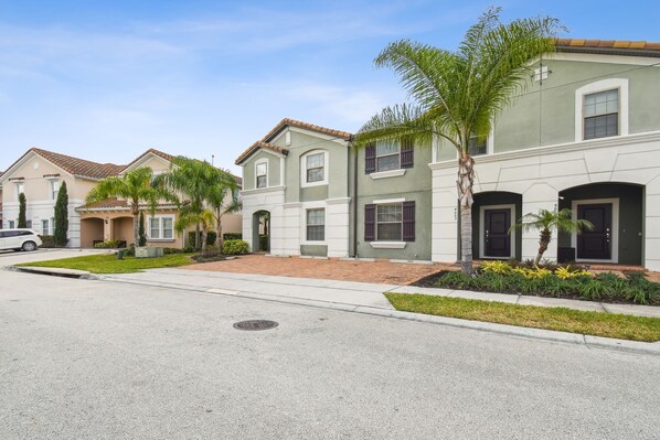 Neighborhood, City, Transportation, Building, House
