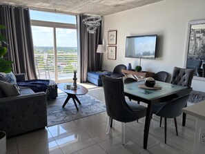 dinning table up to 6 spots