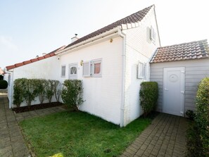 Pflanze, Eigentum, Gebäude, Himmel, Fenster, Grundstueck, Gras, Haus, Wohngebiet