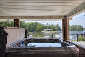*Hot tub for use in fall and winter months only*