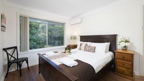 Bay Serene | Bedroom 1 Queen Bed 