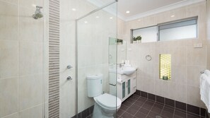 Bay Serene | Bathroom