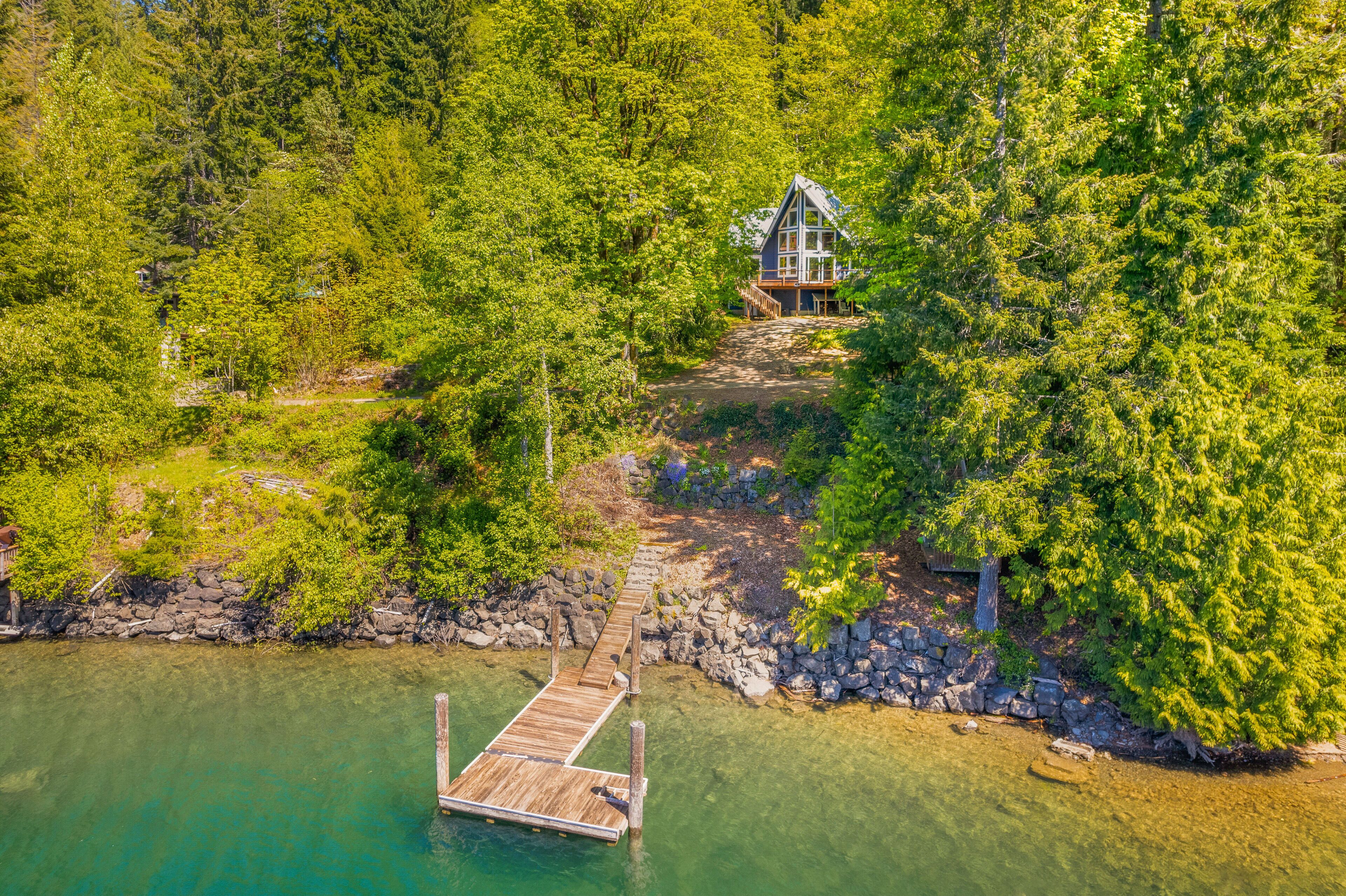 Gorgeous Modern Cabin with Access to Lake Cushman