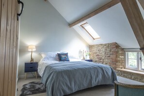 The Granary at Oriel Farm Bedroom 2 - StayCotswold