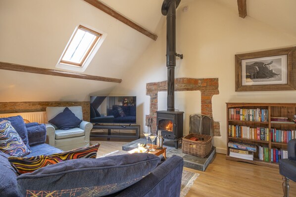 The Granary at Oriel Farm Sitting Area - StayCotswold