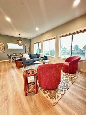 Spacious living room with room for all.  Watch TV, play games, sit by the fire and look at the Grand Canal.